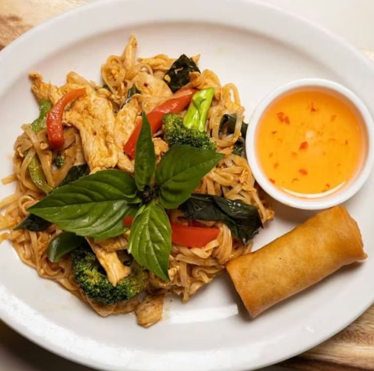 Sen Lek - Pad Kee Mao