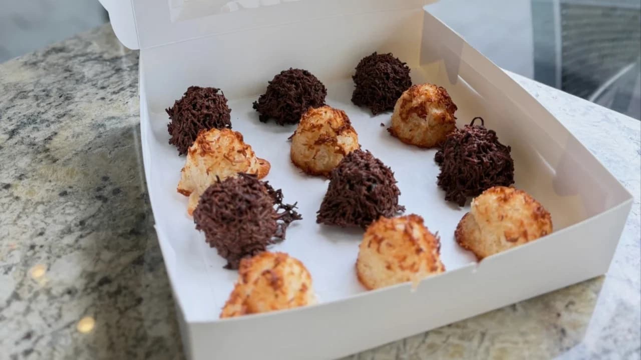12 Assorted Macaroon
